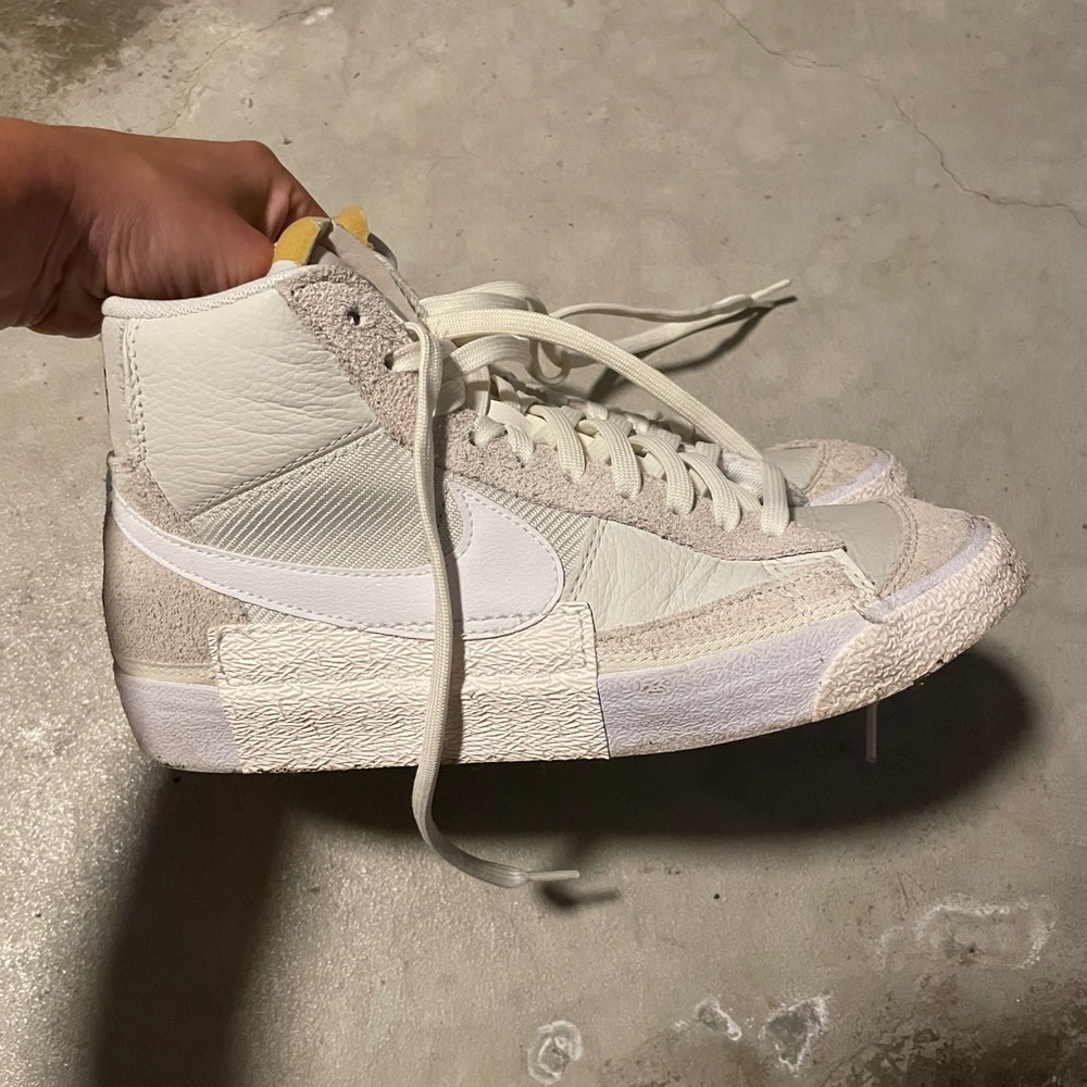 Nike White High Mid-Top Blazer 77 Sneakers